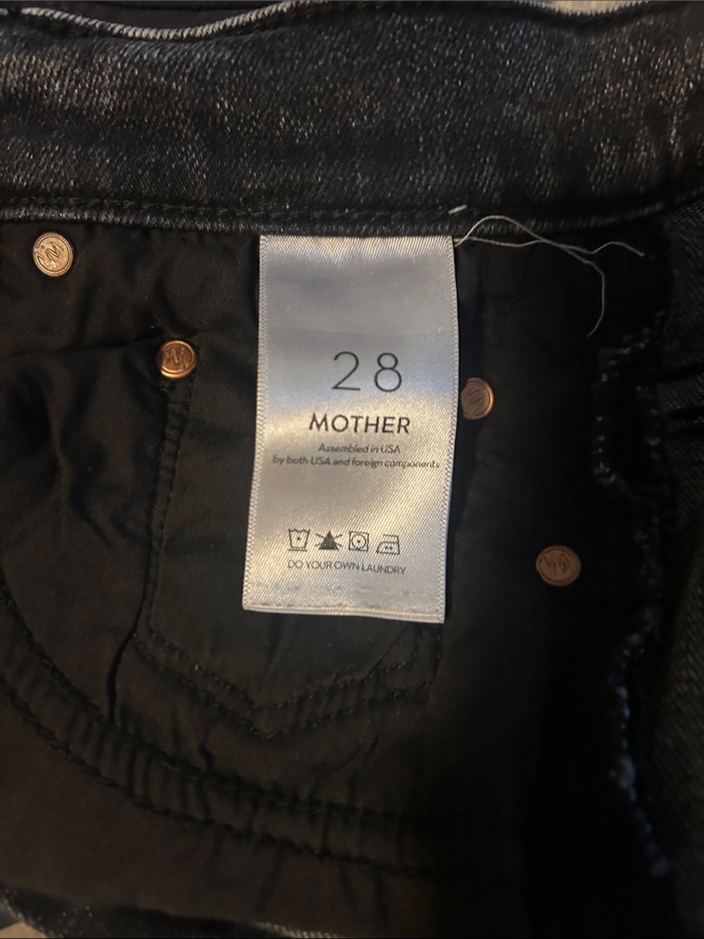 MOTHER Washed Black Cropped Raw-Hem Jeans - Picture 6 of 6